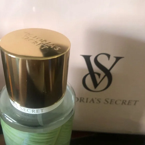 Victoria's Secret Beneath the palm - Picture 5 of 8